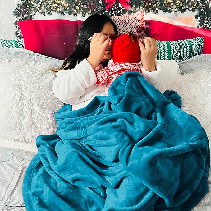 Bedsure Fleece Blanket Twin Size Teal - 300GSM Lightweight Plush Fuzzy Cozy Soft Warm Blanket for Bed, Sofa, Couch, Travel, Camping, 60x80 inches