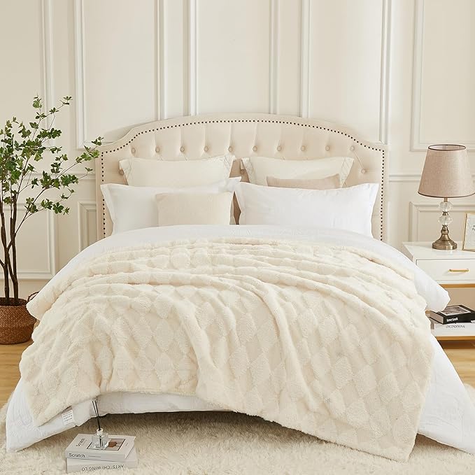 PU MEI Luxury Faux Fur Rabbit Fur Throw Blanket White 90"x80",Plush Reversible Sherpa Blankets,Queen Fuzzy Elegant Blanket Thick Throws for Bed,Washable Bedding Accent Blankets for Sofa Couch Chair