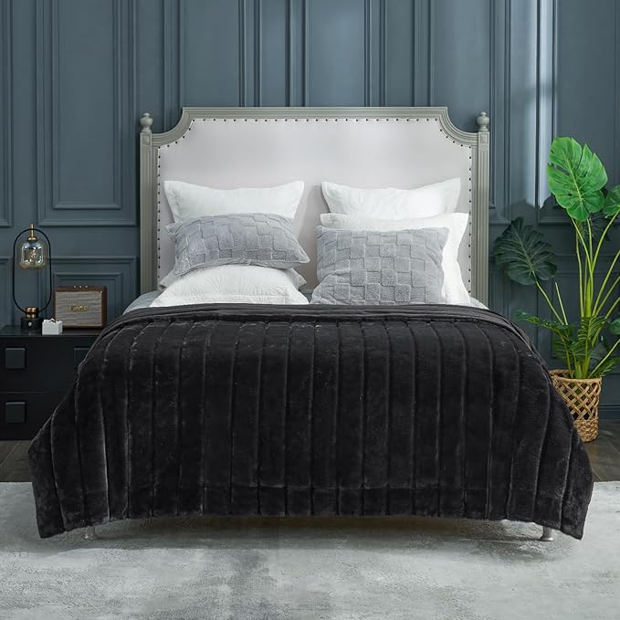 Cozy Bliss Faux Fur Throw Blanket for Couch, Cozy Warm Plush Striped Blanket for Sofa Bedroom Living Room, 90 * 90 Inches Black