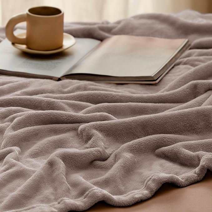 Bedsure Fleece Throw Blanket for Couch Mocha Brown - Lightweight Plush Fuzzy Cozy Soft Blankets and Throws for Sofa, 50x60 inches