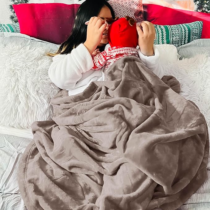 Bedsure Fleece Throw XL Blanket Mocha Brown - 300GSM Soft Lightweight Plush Cozy Blankets for Bed, Sofa, Couch, Travel, Camping, 50x70 inches