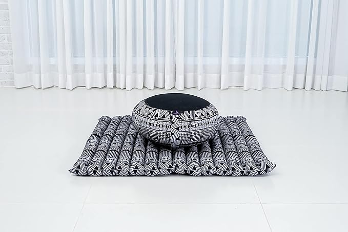 Leewadee Meditation Cushion Set – 1 Round Zafu Meditation Pillow and 1 Square Roll-Up Zabuton Meditation Mat, Pillows Bundle Filled with Kapok