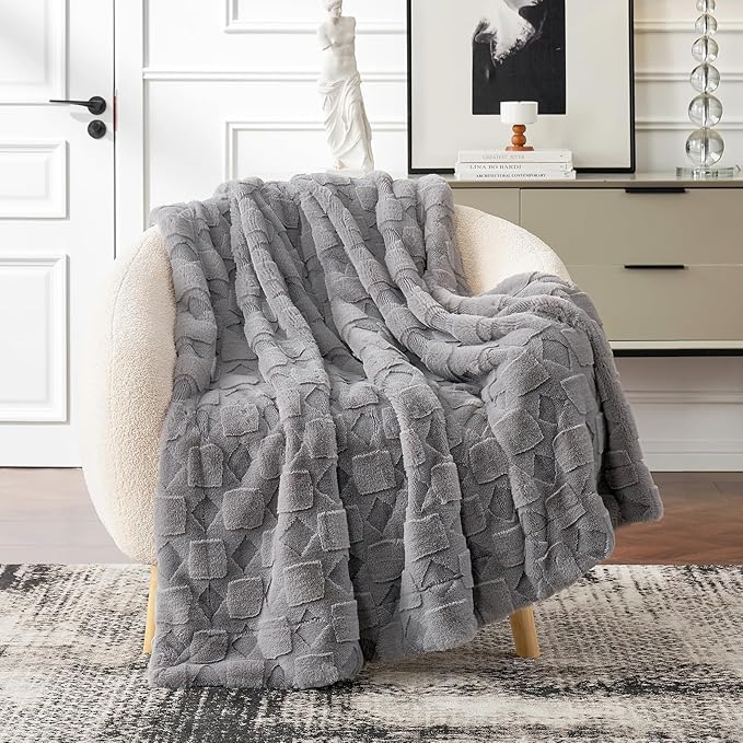 Cozy Bliss Faux Fur Throw Blanket for Couch - Soft Checkered Fuzzy Cozy Throw Gifts Blankets for Women,Grey Boho Blanket for Sofa Bedroom Living Room.50 * 60 Inches