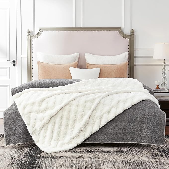 Cozy Bliss Faux Fur Throw Blanket for Couch - Soft Checkered Fuzzy Cozy Throw Gift Blankets for Women,Cream White Boho Blanket for Sofa Bedroom Living Room.60 * 80 Inches