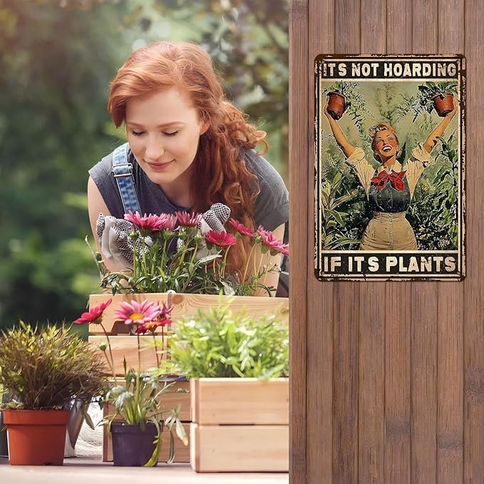 Retro Garden Metal Sign It's Not Hoarding If It's Plants Vintage Gardening Decor Metal Plaque for Parlor Yard Oasis Backyard Patio Greenhouse Decoration 12 * 8inch