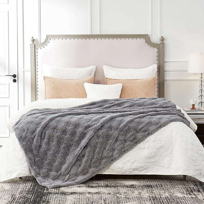 Cozy Bliss Faux Fur Throw Blanket for Couch - Soft Checkered Fuzzy Cozy Throw Gifts Blankets for Women,Grey Boho Blanket for Sofa Bedroom Living Room.50 * 60 Inches