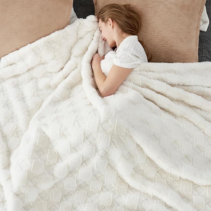Cozy Bliss Faux Fur Throw Blanket for Couch - Soft Checkered Fuzzy Cozy Throw Gift Blankets for Women,Cream White Boho Blanket for Sofa Bedroom Living Room.60 * 80 Inches