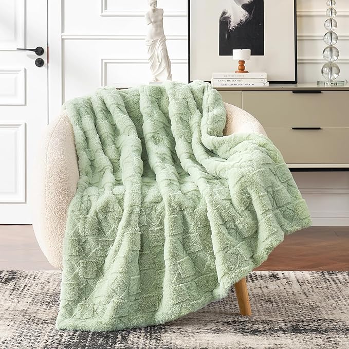 Cozy Bliss Faux Fur Throw Blanket for Couch - Soft Checkered Fuzzy Cozy Throw Gift Blankets for Women,Sage Green Boho Blanket for Sofa Bedroom Living Room.60 * 80 Inches