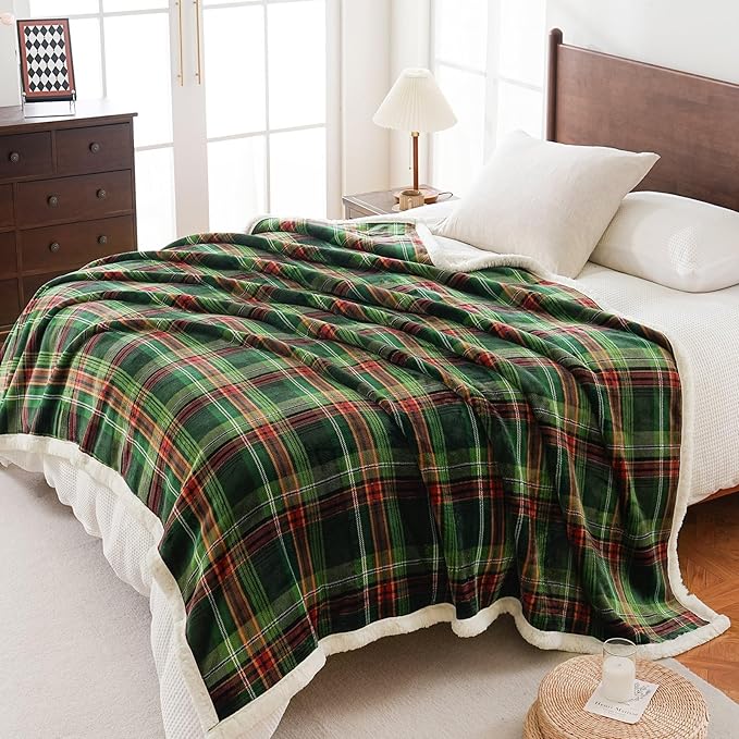 PU MEI Sherpa Fleece Throw Blanket 60" x 80" Reversible Plush Fluffy Large Big Blanket Lattice Flannel Blankets for All Season Use, Chrismas Green