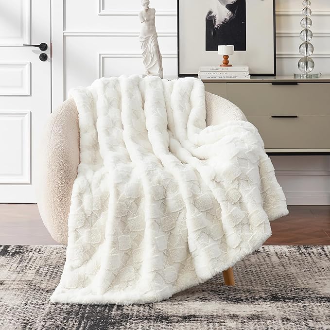 Cozy Bliss Faux Fur Throw Blanket for Couch - Soft Checkered Fuzzy Cozy Throw Gift Blankets for Women,Cream White Boho Blanket for Sofa Bedroom Living Room.60 * 80 Inches